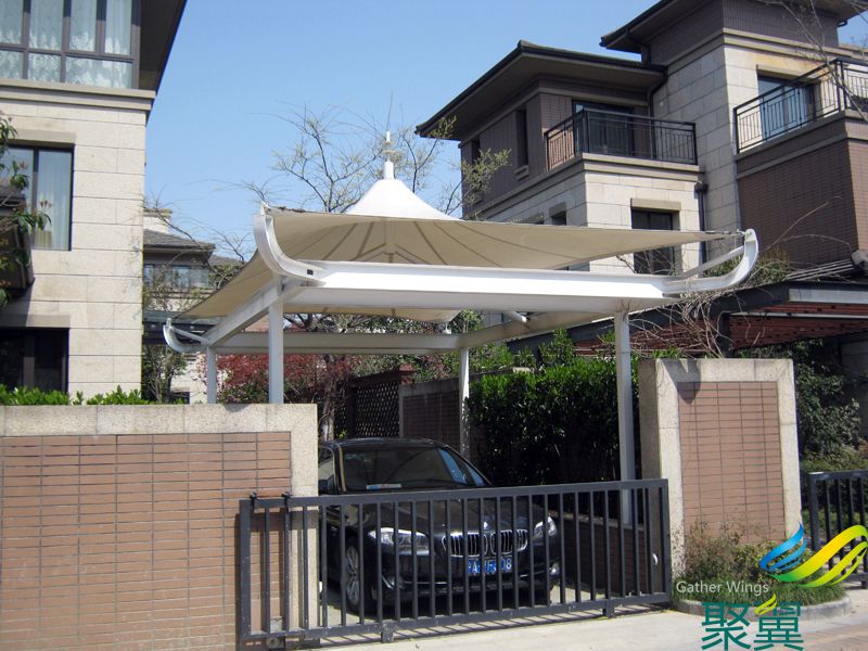 別墅小區(qū)車棚，別墅車棚款式選擇膜結(jié)構(gòu)車棚質(zhì)保30年，采用全進口面料